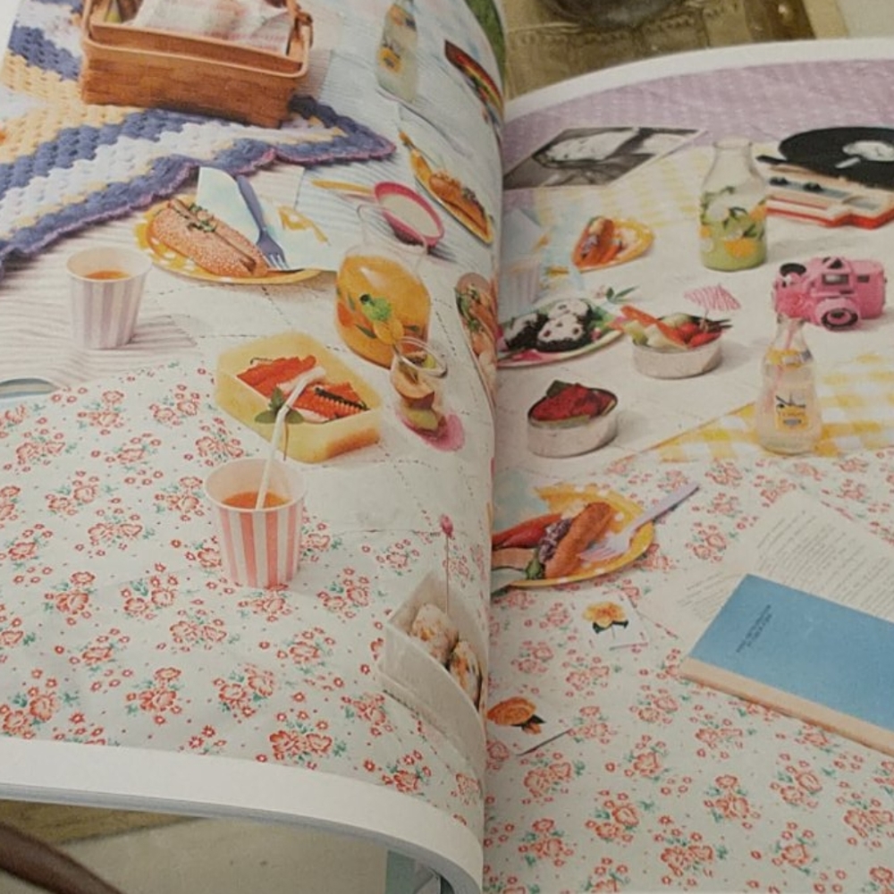 Hello Tokyo Book - Picture 2 of 4
